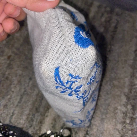 Blue Floral Print Canvas Cosmetic Bag (13) - Picture 7 of 7